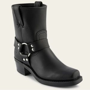 FRYE HARNESS 8R WOMENS BOOTS